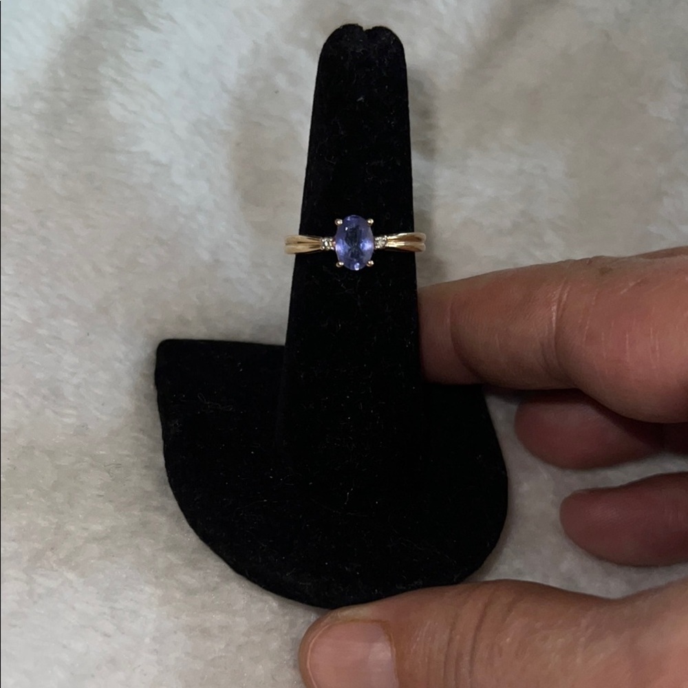Elegant 14K Gold Tanzanite & Diamond Accent Ring – Classic Oval Cut - Picture 2 of 7